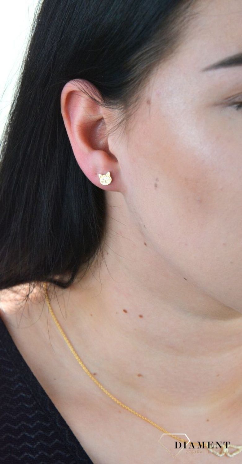 Złote kolczyki kotki na sztyft 333 KL 8072 333.jpg